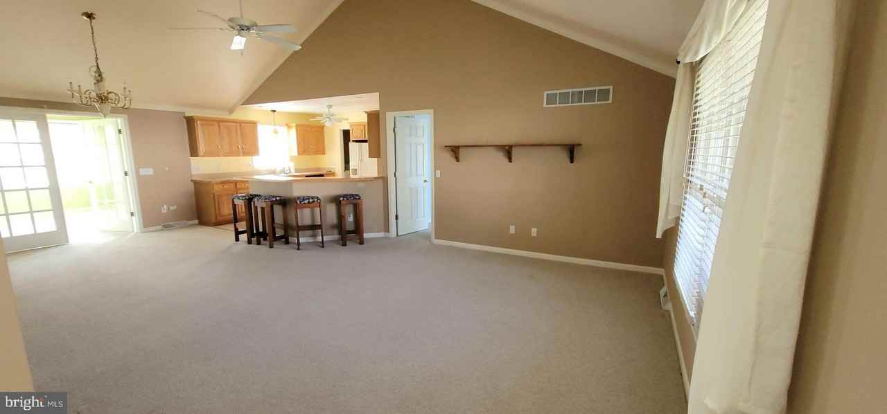 16891 Essex Road - Photo 3 of 18