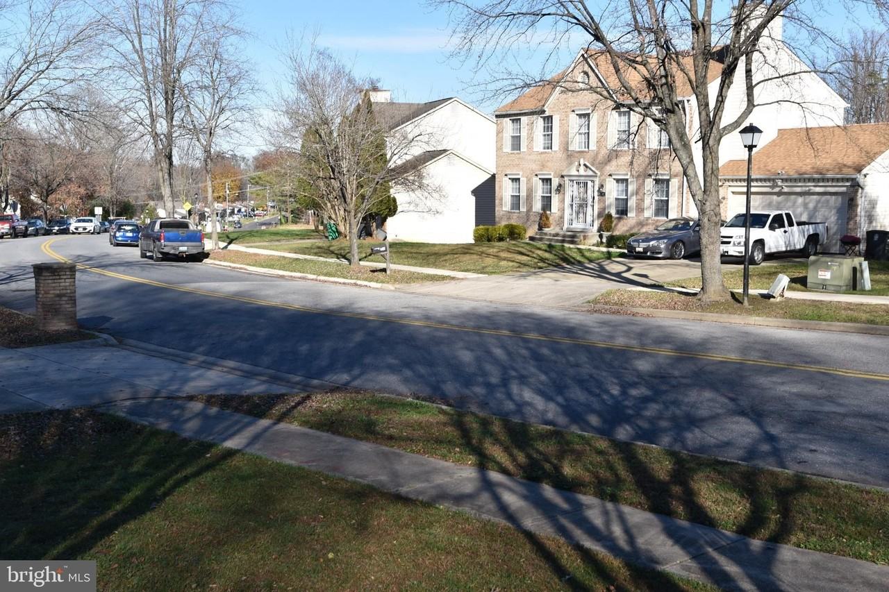 6707 Cherryfield Road - Photo 3 of 34