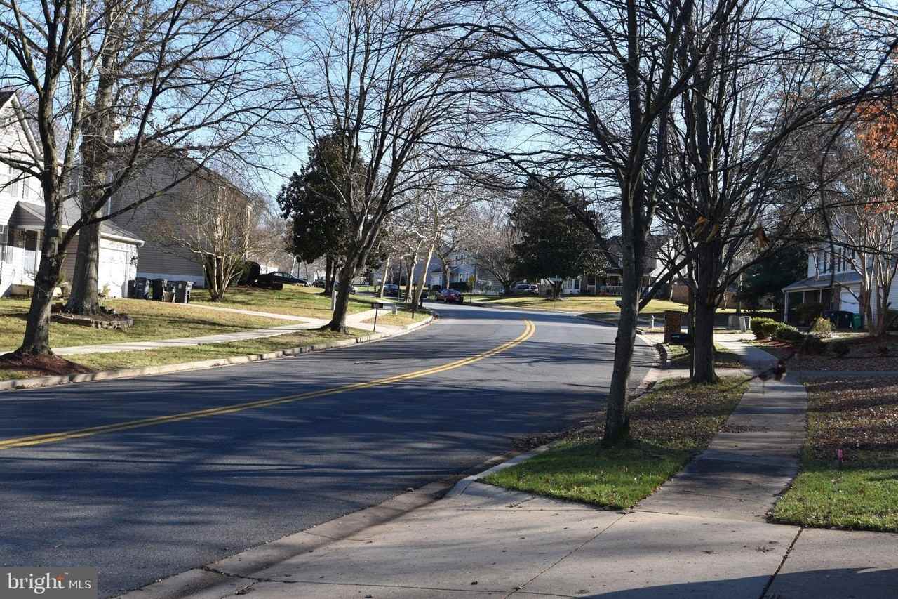 6707 Cherryfield Road - Photo 4 of 34