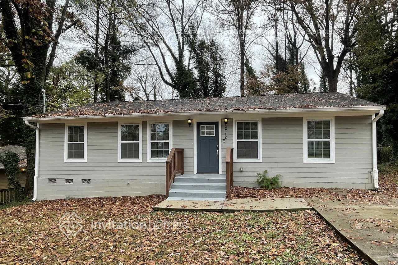 212 Glenrose Circle Southwest