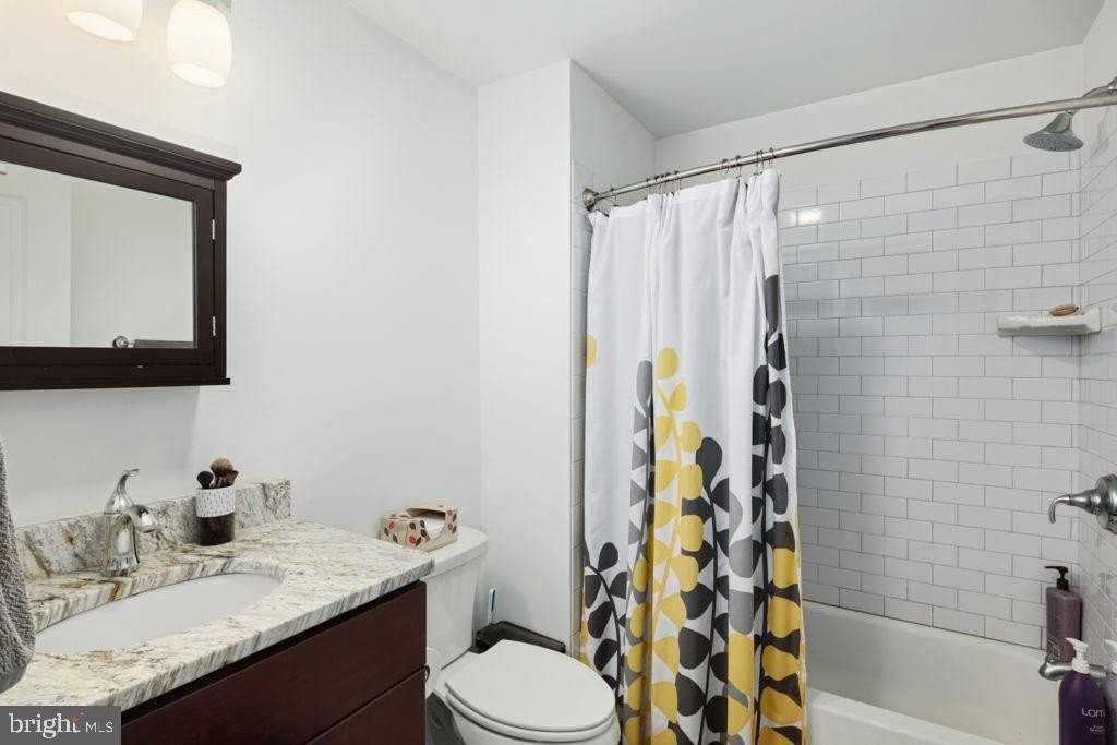 427 Monroe St Apt 102-33 #102 - Photo 7 of 9