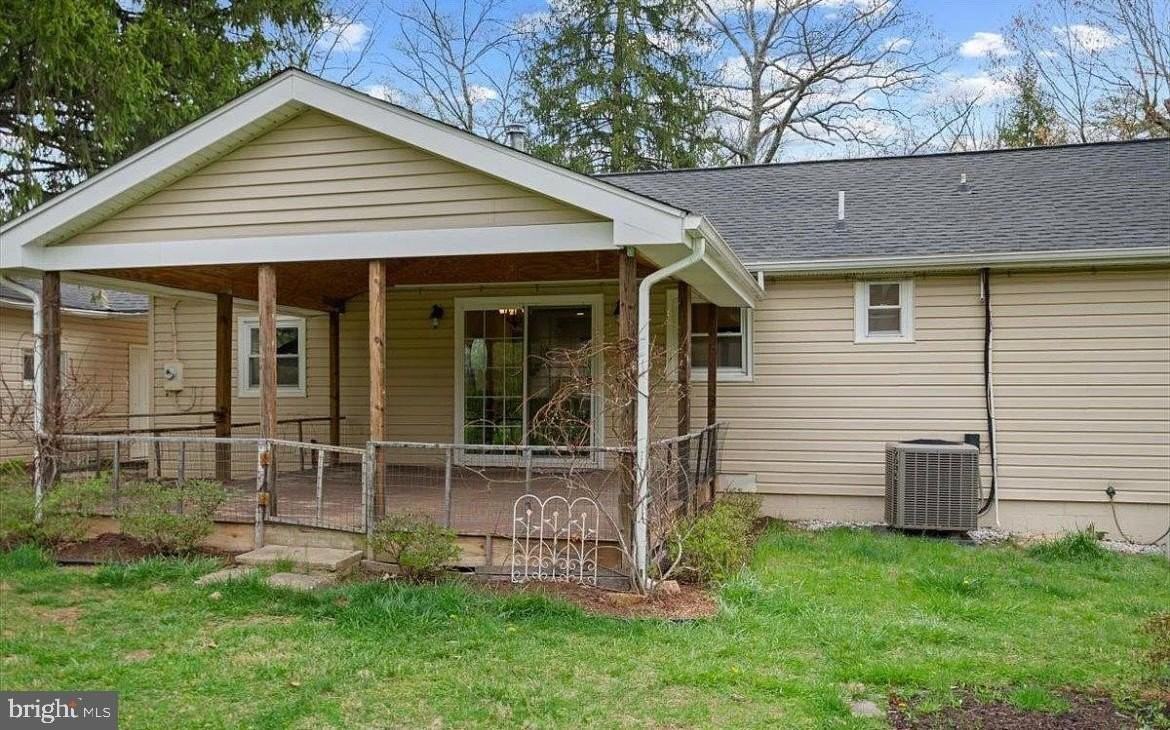 7804 Old Carolina Road - Photo 5 of 32