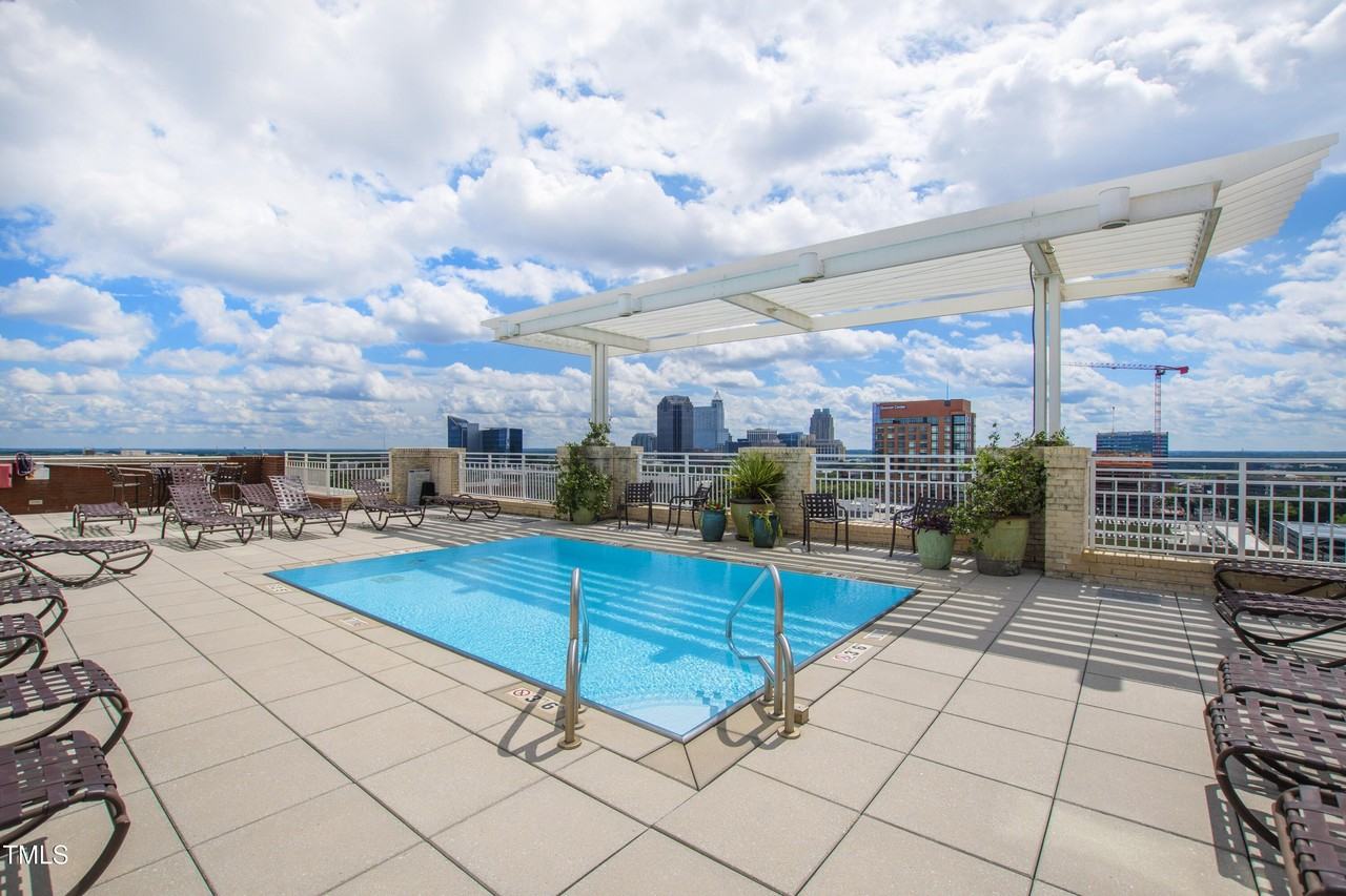 400 W North Street unit: 610 #610 - Photo 2 of 42