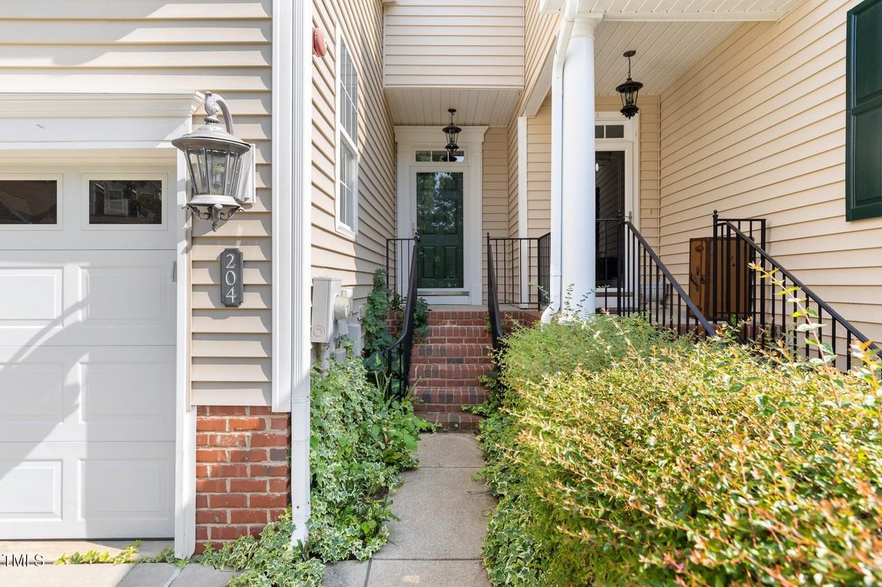 204 Towne Ridge Lane - Photo 3 of 36