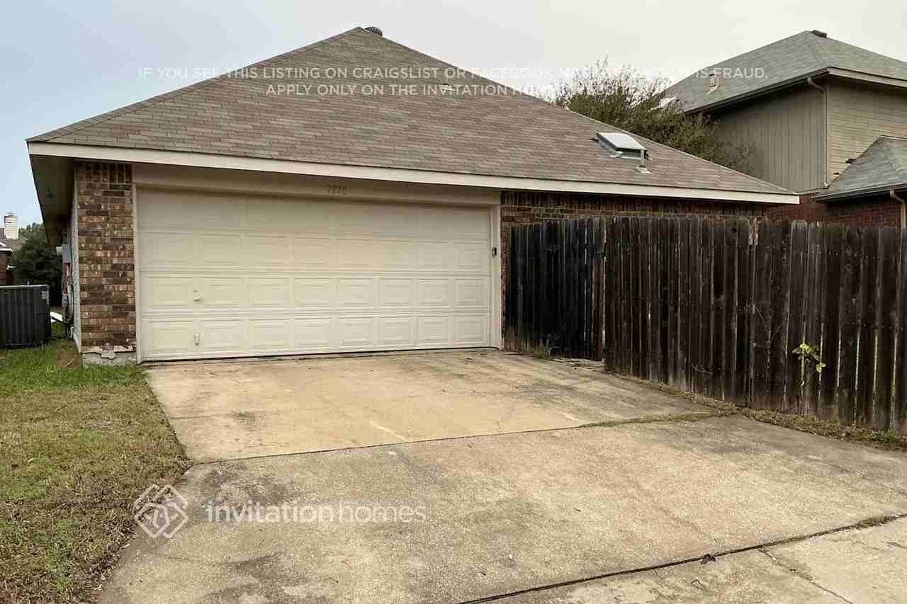 7878 Squire Ln - Photo 3 of 17