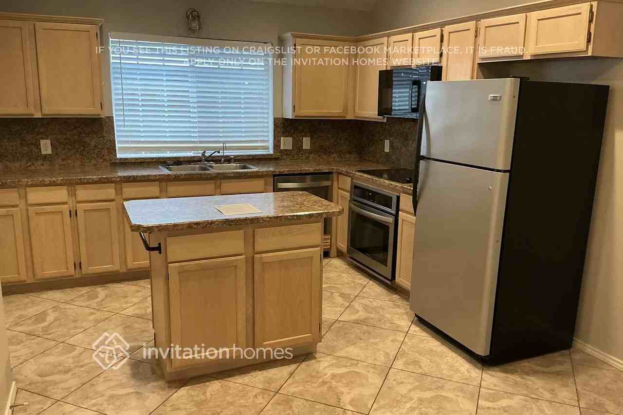 7878 Squire Ln - Photo 7 of 17