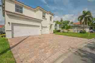 5371 Sw 32nd Ter - Photo 1 of 1