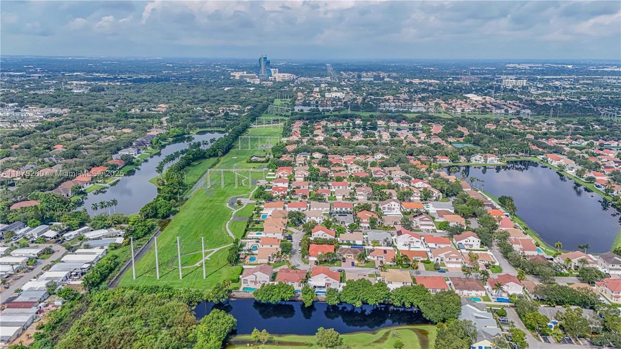 5371 Sw 32nd Ter - Photo 4 of 8