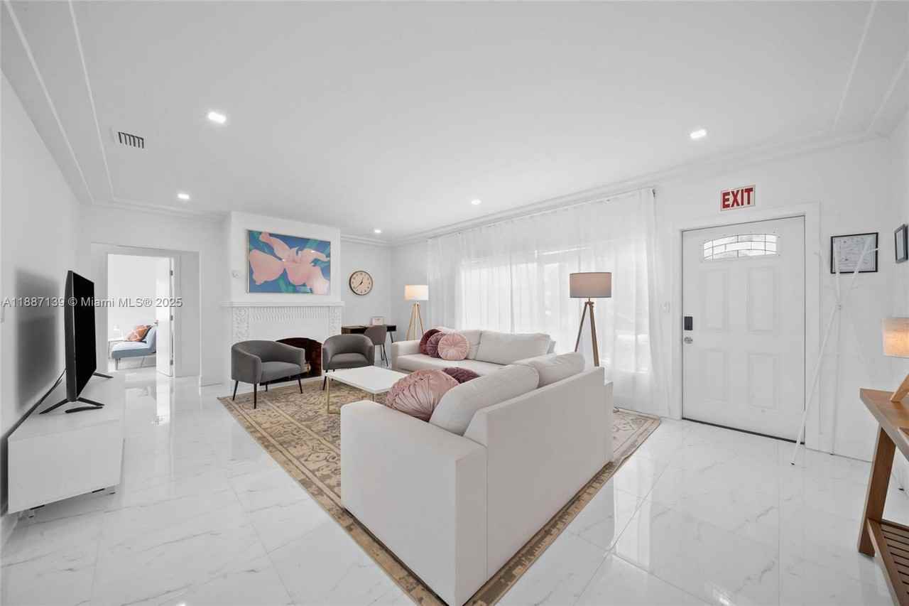 1625 Hollywood Blvd - Photo 3 of 8