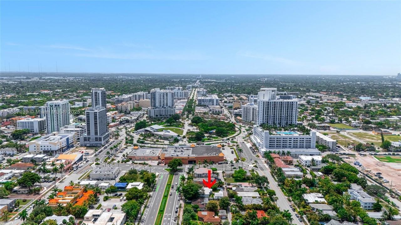 1625 Hollywood Blvd - Photo 4 of 8