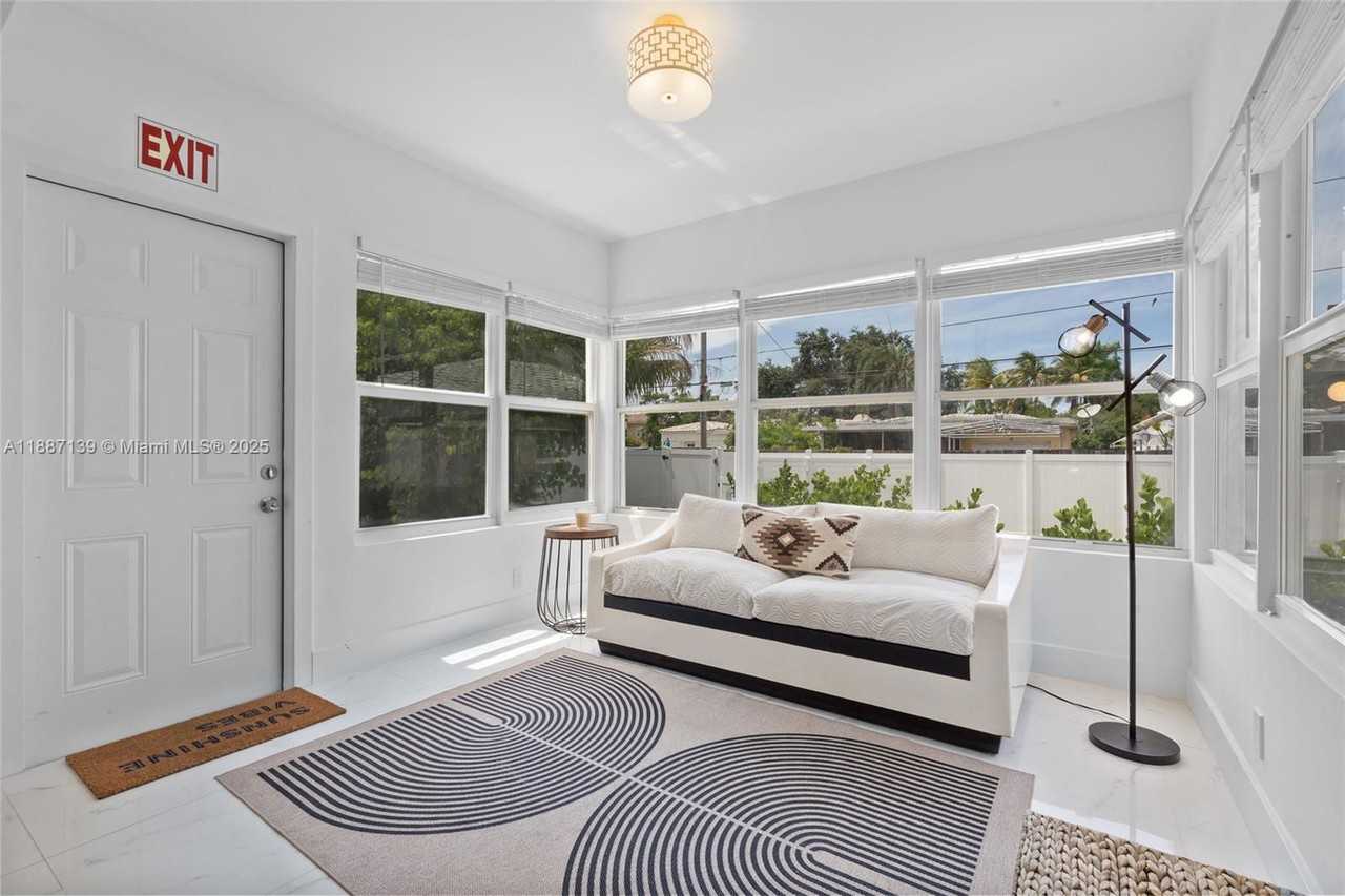 1625 Hollywood Blvd - Photo 5 of 8