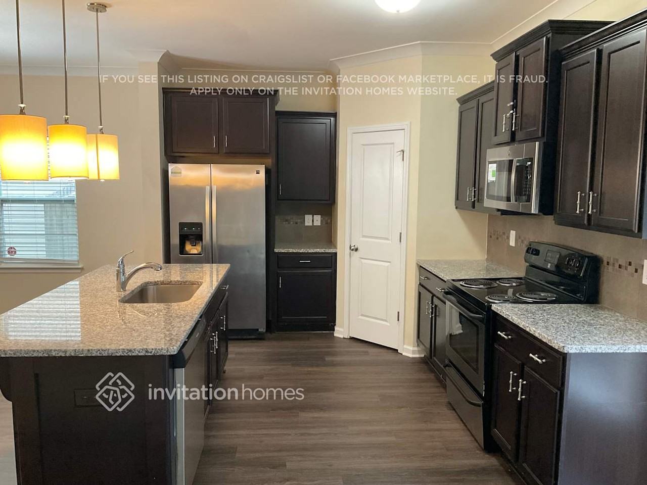 8130 Dumphries Dr - Photo 5 of 15