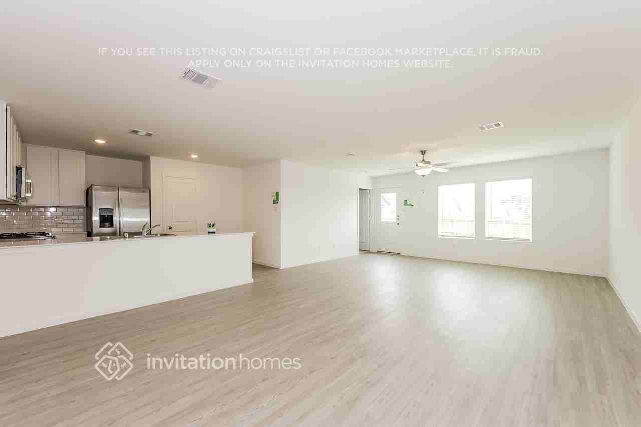 2510 Flight Trl - Photo 3 of 18