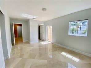 21879 Ne 31st Ave - Photo 3 of 8