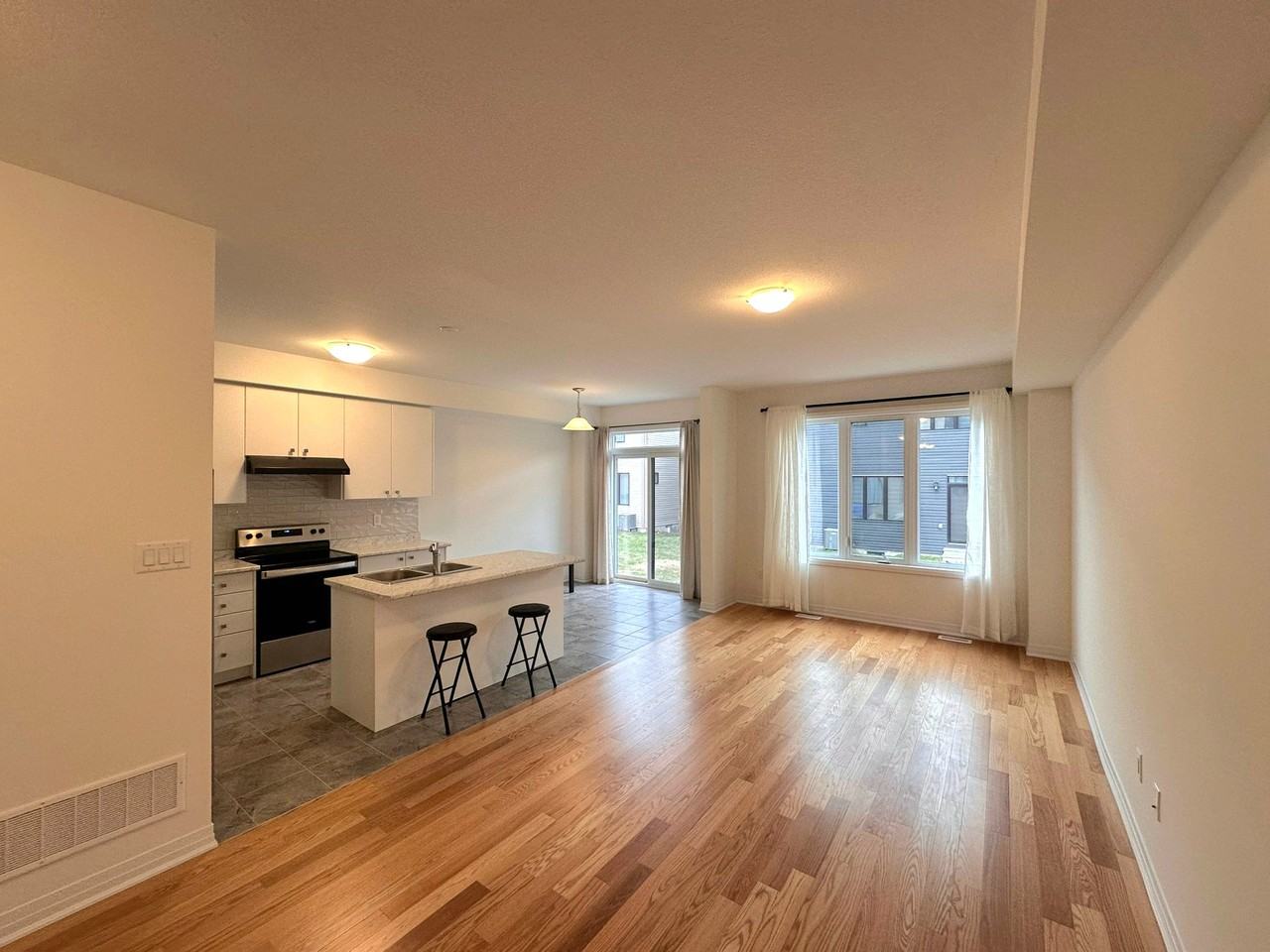 80 Varsity Drive - Photo 4 of 38