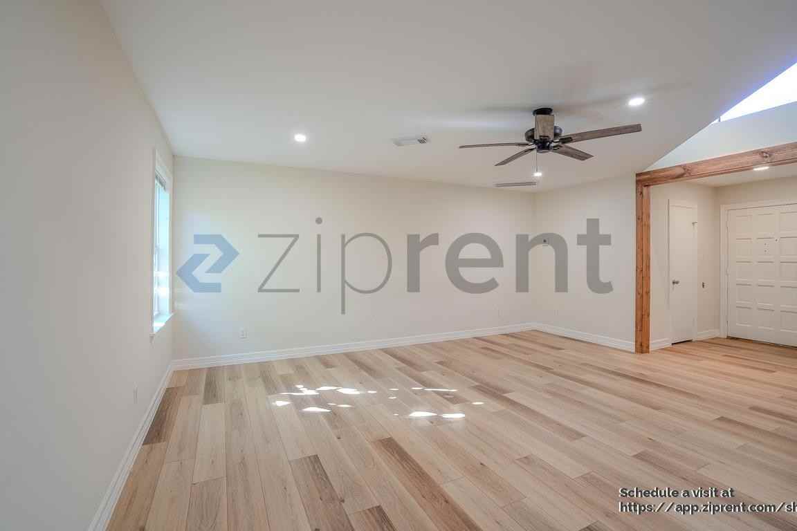 4031 Leeshire Dr - Photo 4 of 22