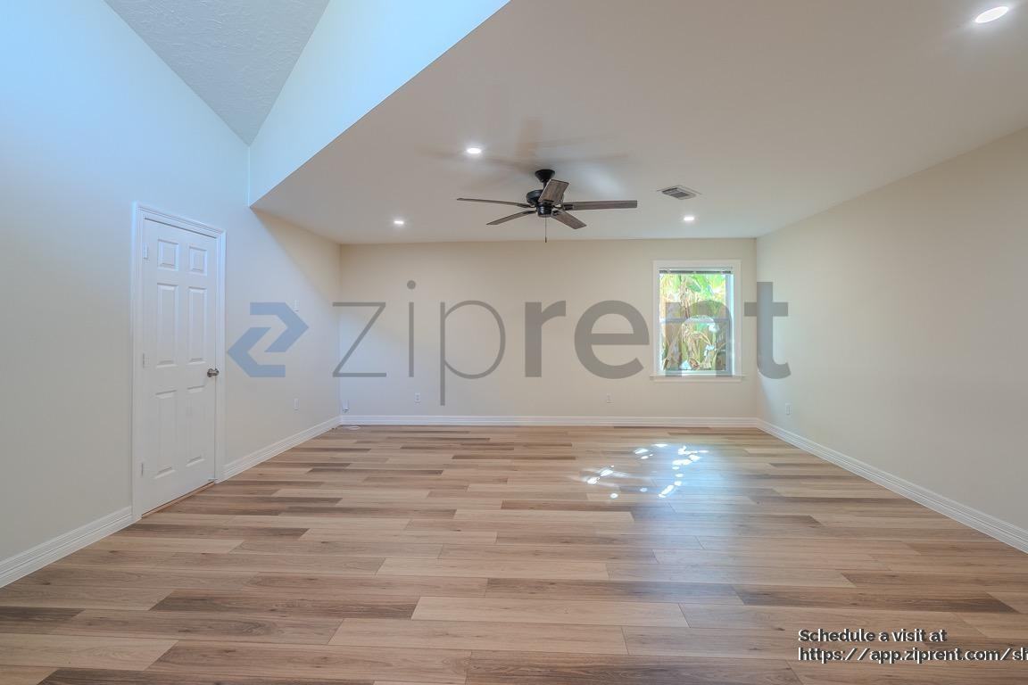 4031 Leeshire Dr - Photo 5 of 22