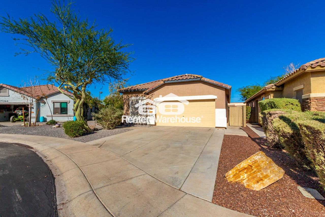 17088 W Lundberg St - Photo 2 of 22