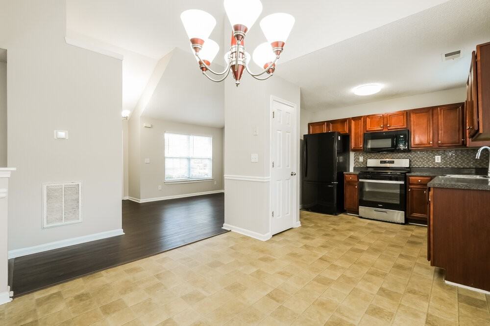 4352 Arabian Way - Photo 7 of 17