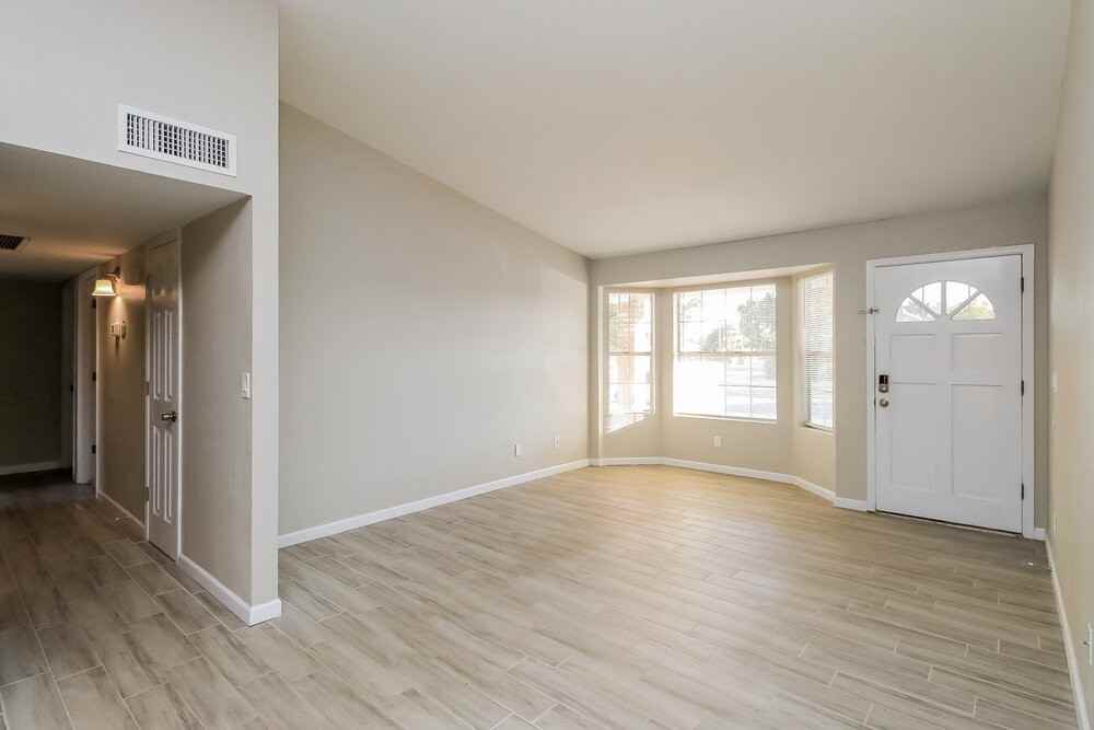 238 E Houston Ave - Photo 3 of 14