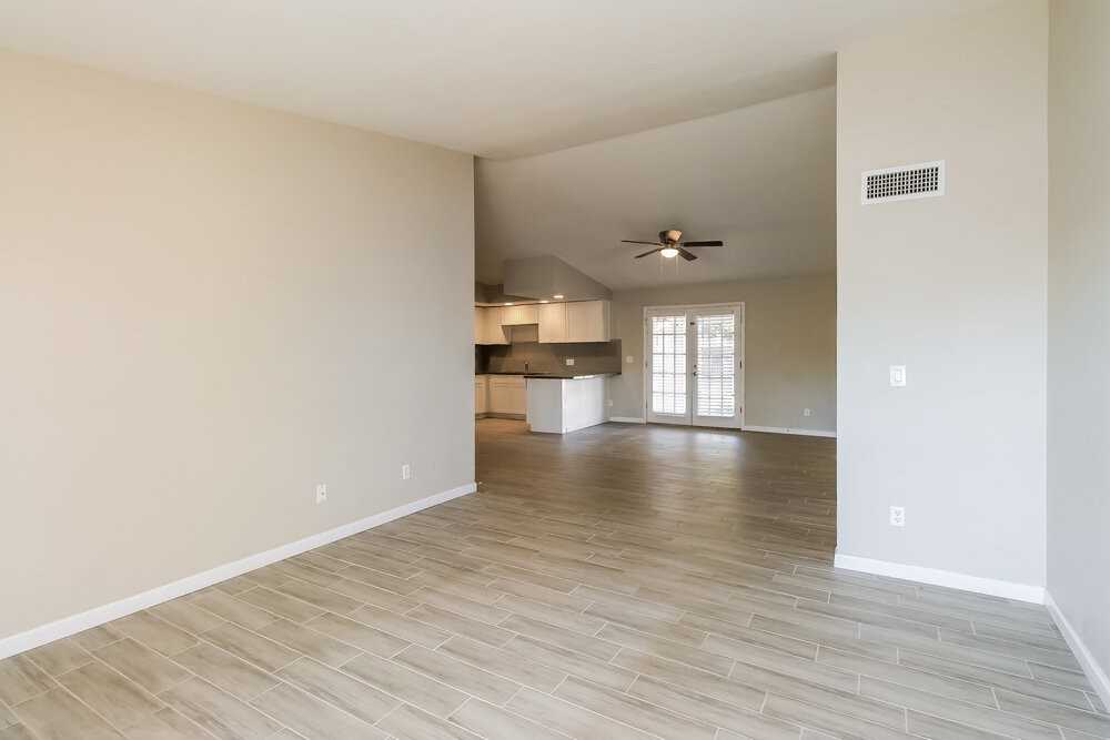 238 E Houston Ave - Photo 4 of 14