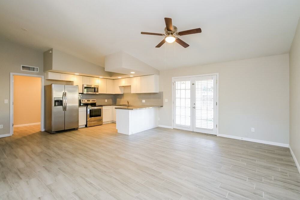 238 E Houston Ave - Photo 5 of 14