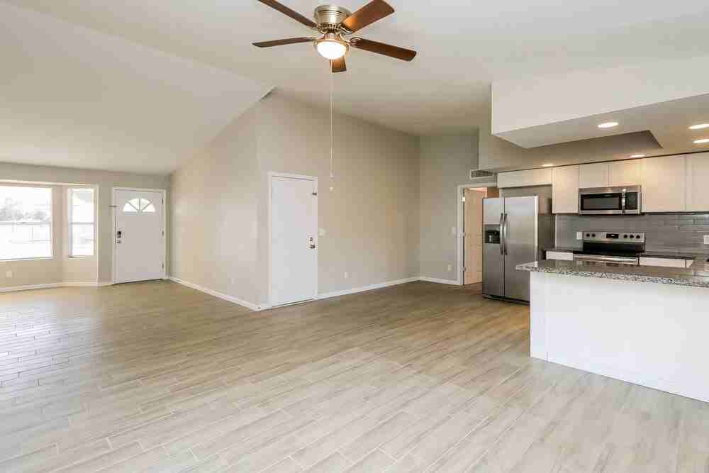 238 E Houston Ave - Photo 6 of 14