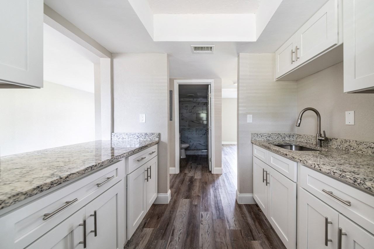 Palm Cove Apartments - Photo 4 of 19