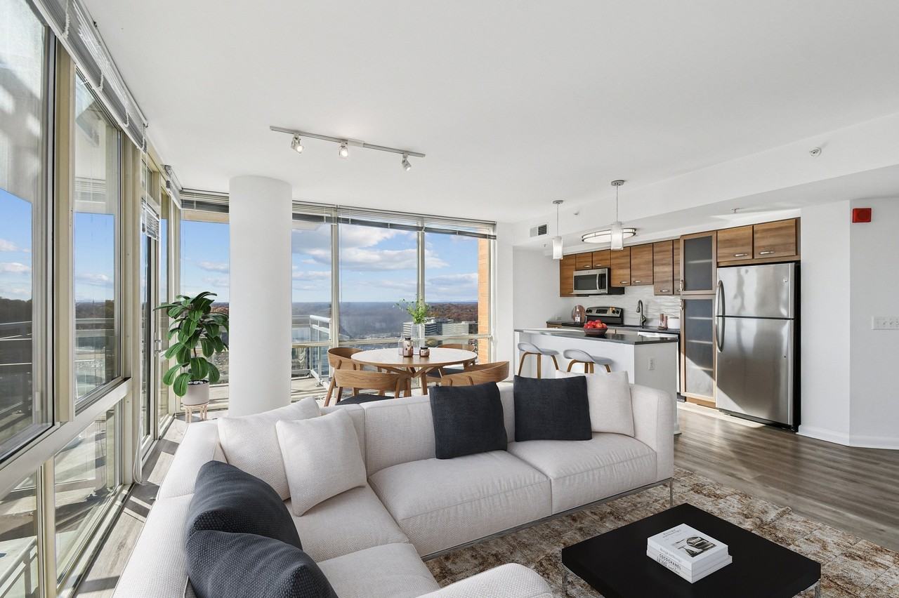 8421 Broad - Photo 4 of 35