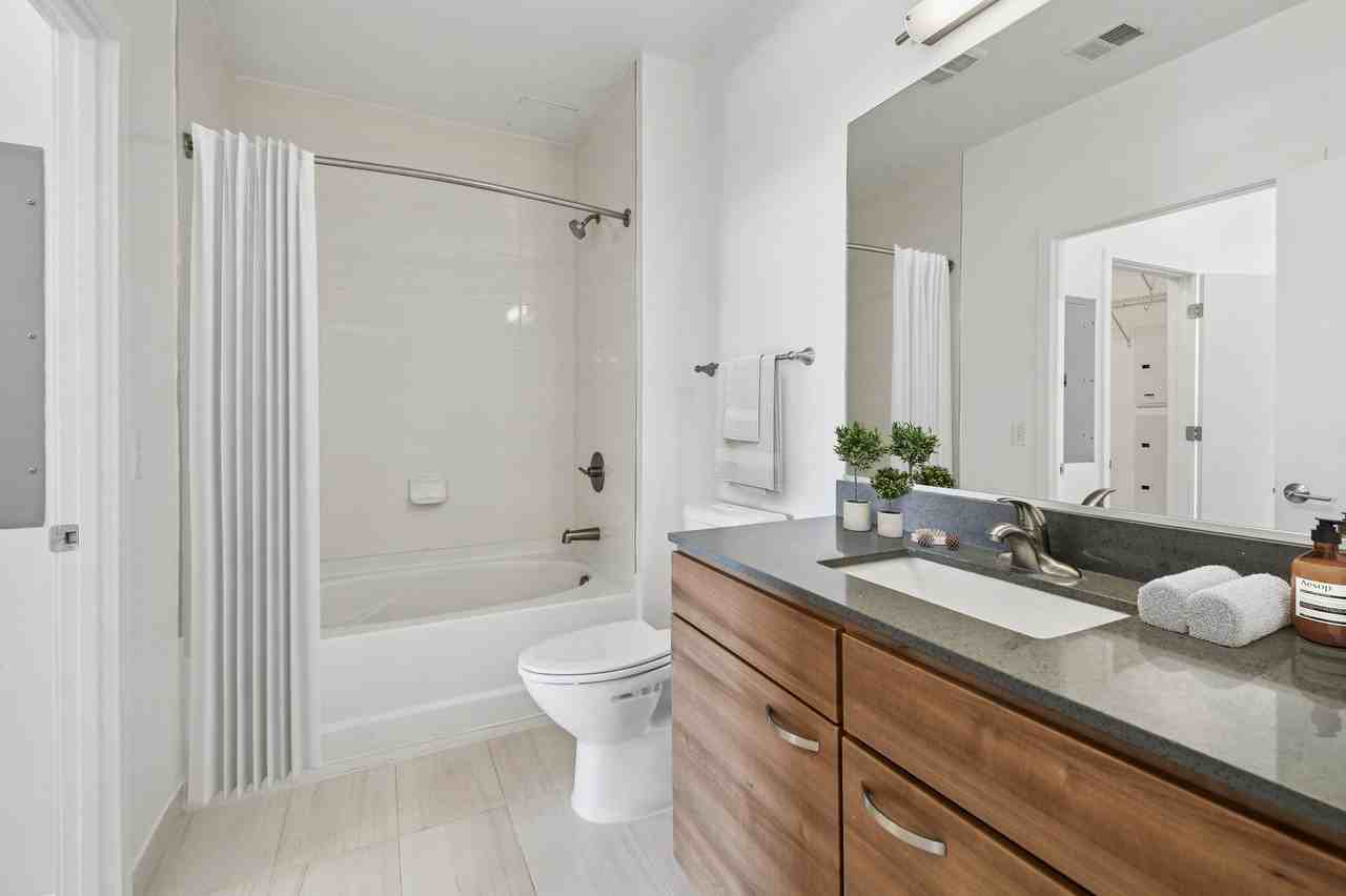 8421 Broad - Photo 6 of 35