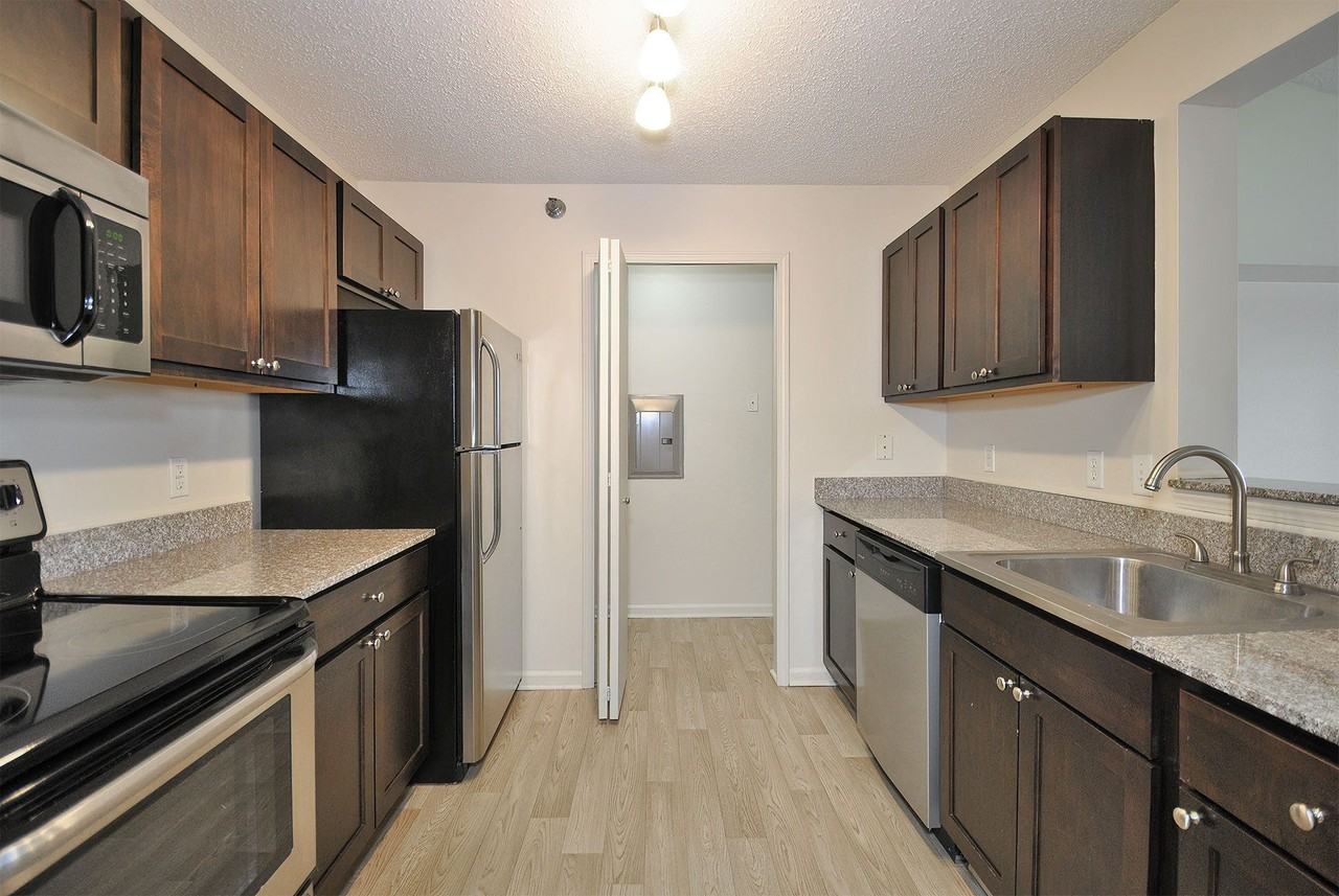 Pendleton Park Apartments - Photo 3 of 48