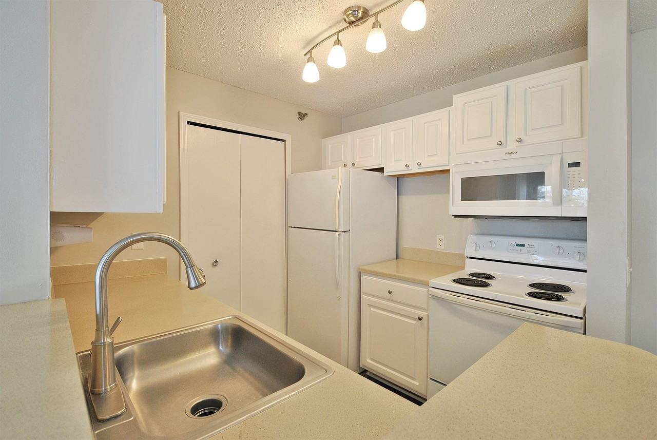 Pendleton Park Apartments - Photo 5 of 48