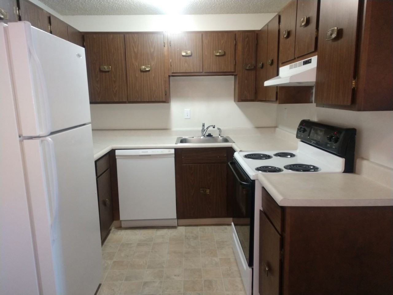 Executive Plaza Apartments - Photo 6 of 15