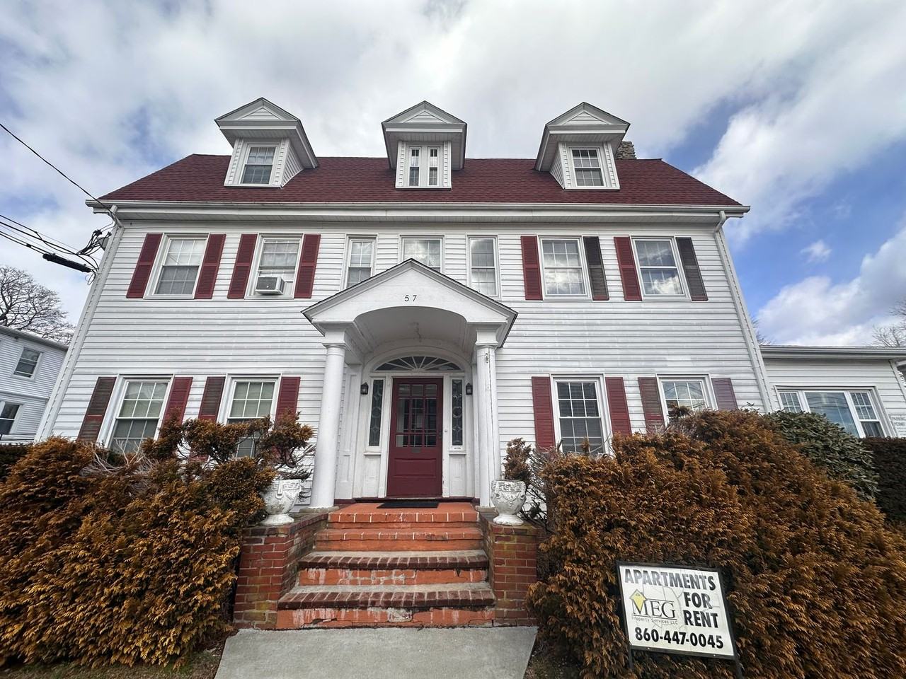 Nice and quiet apartments in New London - Photo 5 of 23