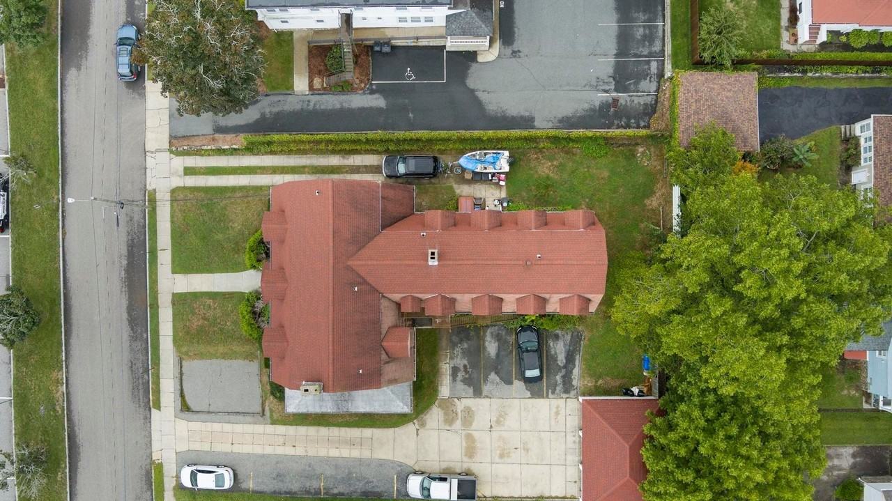 Nice and quiet apartments in New London - Photo 7 of 23