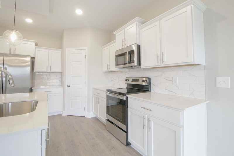 477 Herman Dr - Photo 4 of 17