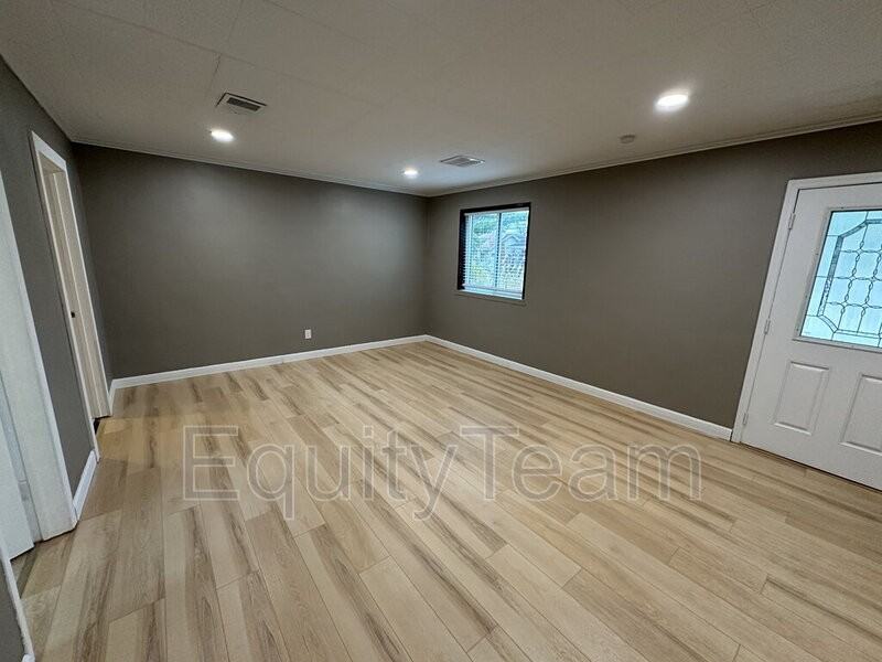 8709 Pine Road - Photo 3 of 10