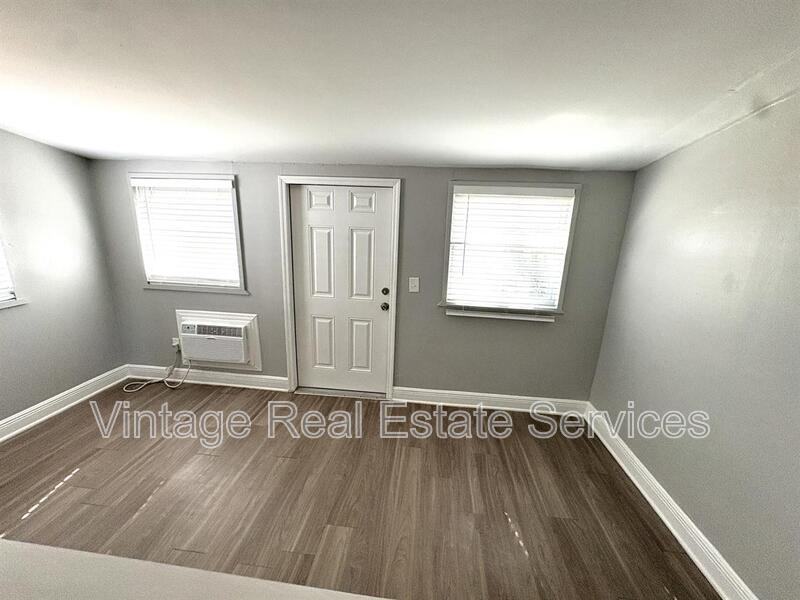 4611 N Hubert Ave #13 - Photo 3 of 9