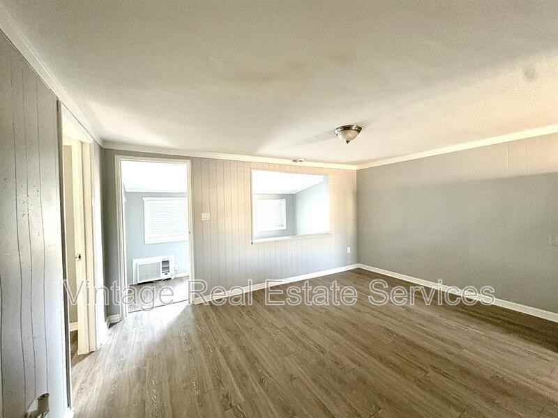 4611 N Hubert Ave #13 - Photo 5 of 9