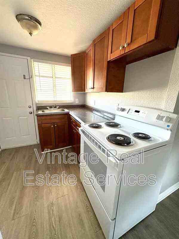 4611 N Hubert Ave #13 - Photo 6 of 9