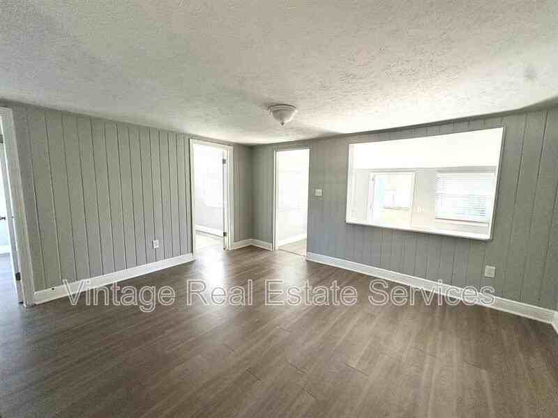 4611 N Hubert Ave #11 - Photo 5 of 10