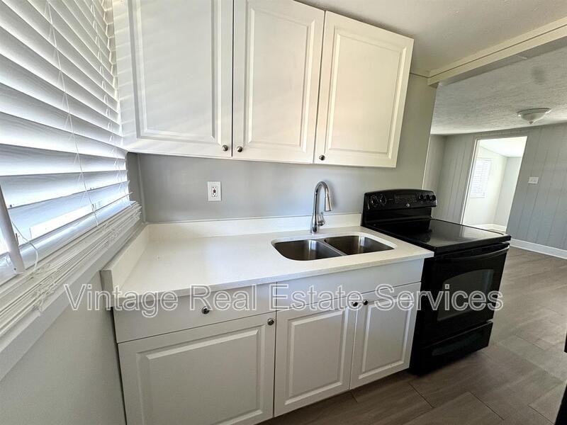 4611 N Hubert Ave #11 - Photo 7 of 10