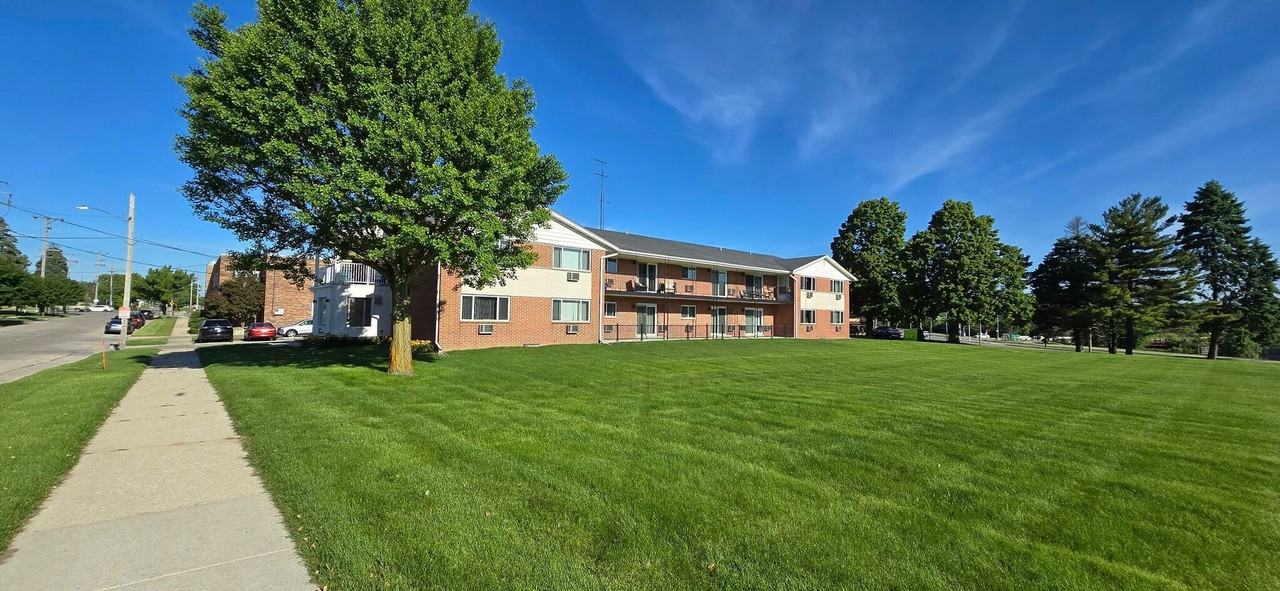 Waterfront Apartments - Photo 5 of 35