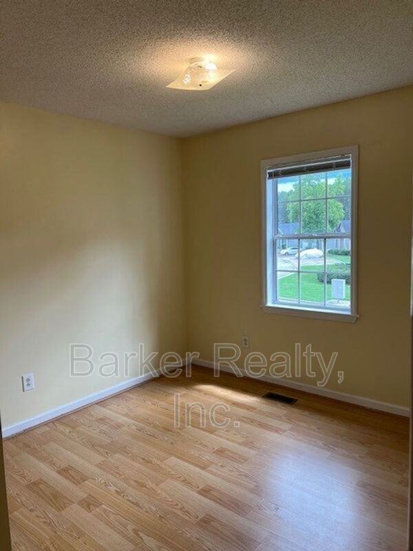 5513 Bringle Ct - Photo 4 of 9