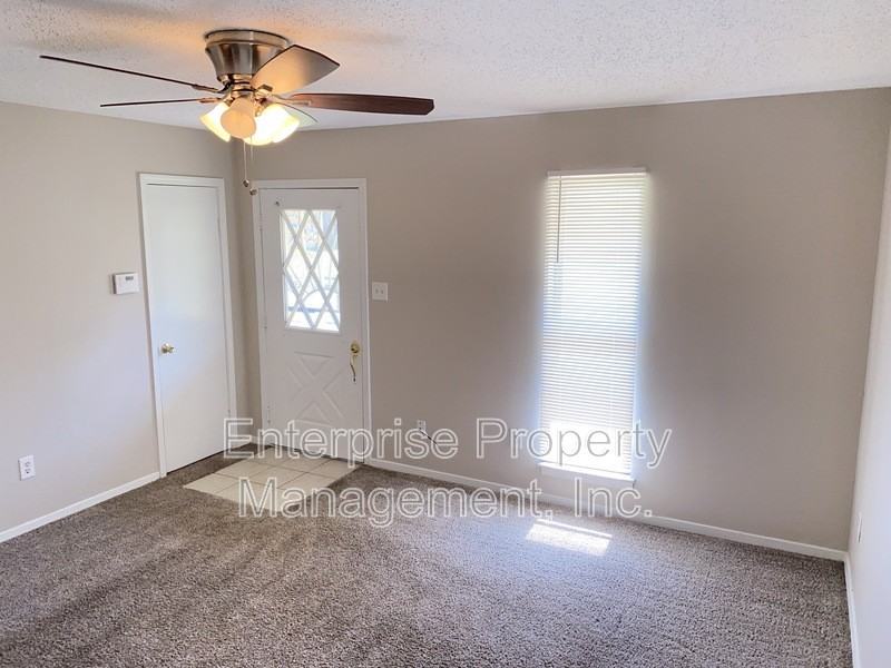 4381 Howardcrest Dr - Photo 6 of 22