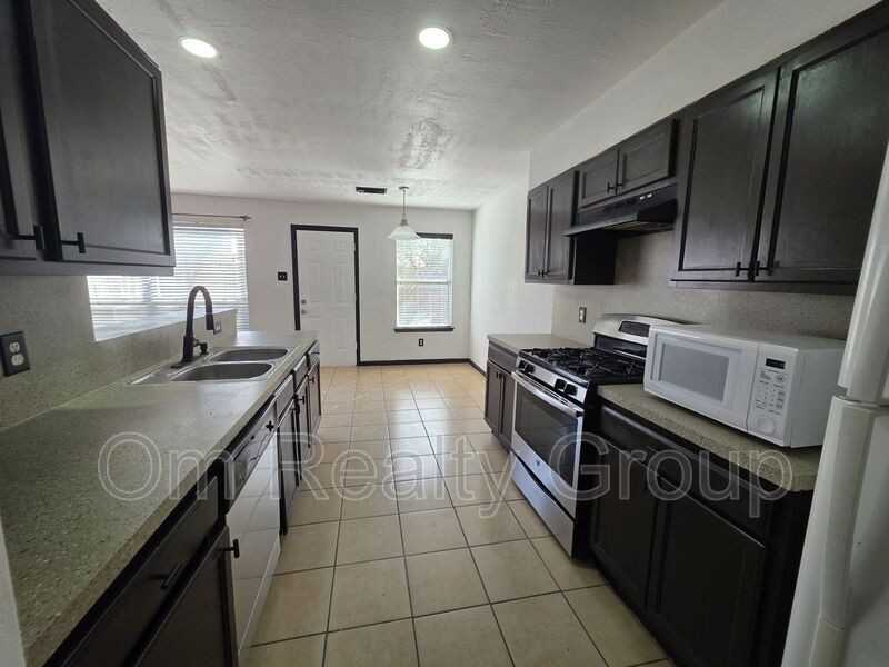 2647 Kiplands Ct - Photo 6 of 22