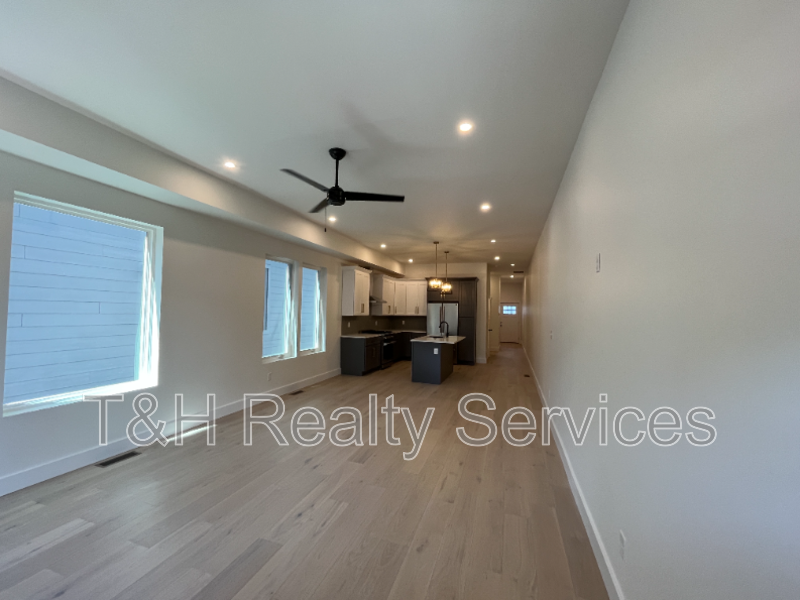 930 Woodlawn Ave - Photo 6 of 34