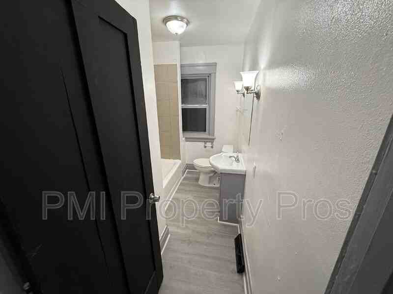 1213 N 30th St - Photo 5 of 9