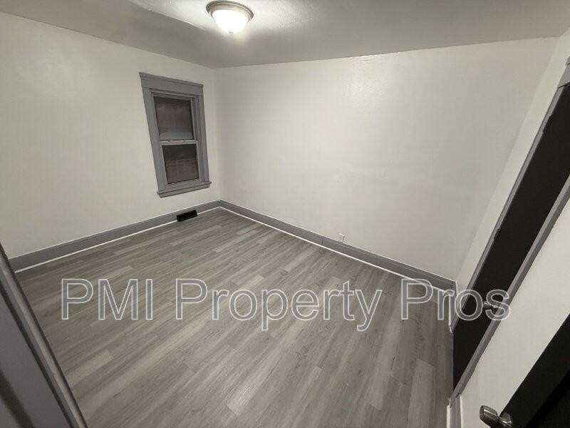 1213 N 30th St - Photo 6 of 9