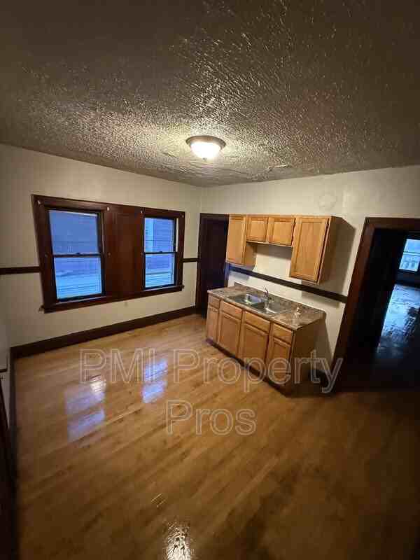 2574 N 41st St - Photo 6 of 8